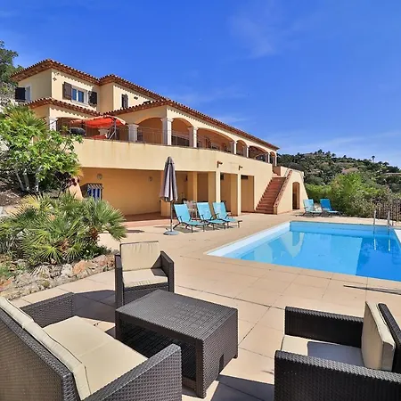 Marly Mit Meerblick Und Pool סן-מקסים